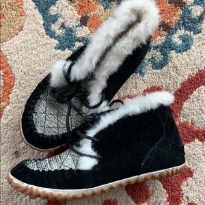 Sorel moccasins- size 7